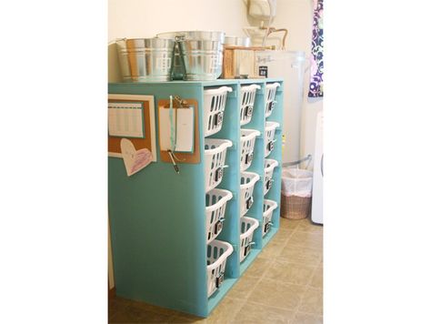 Finished dresser ~ This is an awesome way to organize laundry.  I was thinking though that it would rock it when it comes to organizing larger items (like baby stuff or toys or blankets/linens)  Just to figure out how to convince J that I need it...  ;) Bedroom Dresser Organization, Basket Dresser, Laundry Basket Dresser, Diy Laundry Basket, Laundry Basket Storage, Laundry Basket Organization, Dresser Organization, Ideas Hogar, Diy Laundry