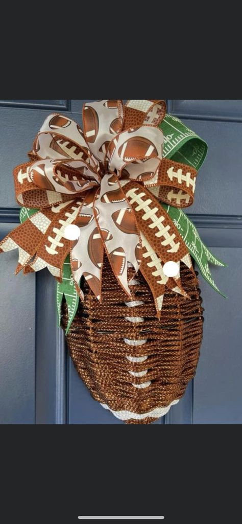 Football Wreath Diy, Fall Football Wreath, Wreath Making Business, Dog Wreaths, Football Crafts, Fall Decor Wreaths, Burlap Garland, Deco Mesh Wreaths Diy, Porch Wreath