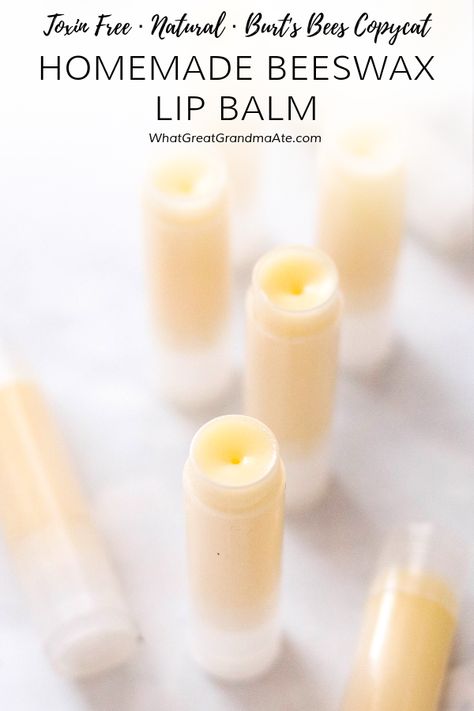 Learn how to make soothing and nourishing homemade beeswax lip balm (Burt's Bees copycat) that's made with natural and toxin free ingredients! #diyskincare #skincare #toxinfreeskincare #diylipbalm #nontoxinskincare #homemade #naturalskincare #naturalhome #toxinfree Lip Balm Recipes, Homemade Lip Balm, Diy Kosmetik, Beeswax Lip Balm, Lip Balm Tubes, Diy Lip Balm, Diy Lips, Diy Cosmetics, Homemade Bath Products