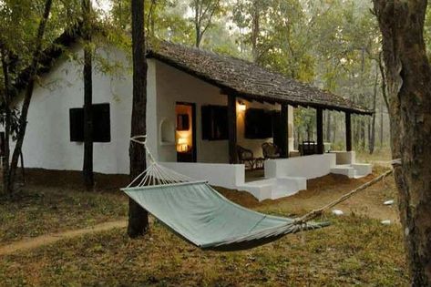 eco resorts India Farmhouse India, Kanha National Park, National Park Lodges, Mud House, Indian Home Design, Peaceful Place, Small Farmhouse, Natural Building, Village House Design