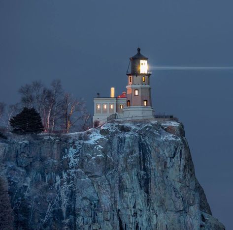 Lighthouse Inspiration, Lake Lighthouse, Split Rock Lighthouse, Lighthouse Lighting, Silver Bay, Split Rock, Lighthouse Photos, Grand Marais, Lighthouse Painting