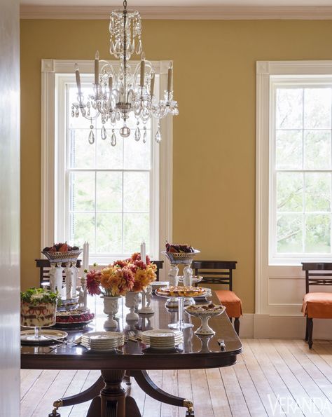 This historical residence captivated its now-owners at first sight. Cream Dining Room, Veranda Magazine, Dining Room Paint Colors, Marble Fireplace Mantel, Elizabeth Locke, Gothic Furniture, Farrow And Ball, Room Paint Colors, Low Country