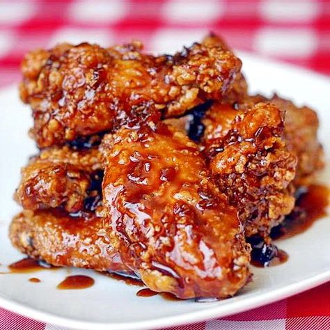 Crispy Honey Garlic Chicken Wings - for the spice mixtures - make healthier Crispy Honey Garlic Chicken, Honey Garlic Wings, Honey Garlic Chicken Wings, Garlic Chicken Wings, Rock Recipes, Ayam Bakar, Honey Garlic Chicken, Super Bowl Food, Snacks Für Party