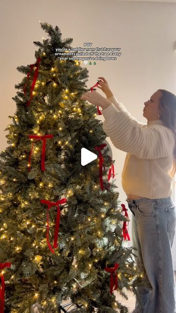 Shayla on Instagram: "a red bow Christmas tree 🥹 I think I’m obsessed!!!!!❤️🎄🎄✨✨✨✨✨  #bow #christmas #toddlermom #christmastree #kingofchristmas #christmasbows" Red Bow Christmas Tree, White House Christmas Decorations, Red Bow Christmas, Bow Christmas Tree, White House Christmas, Christmas Tree Bows, Bow Christmas, Toddler Mom, Minimalist Christmas