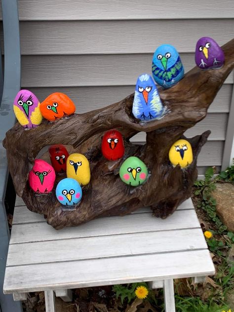 Tre Kunst, Garden Rock Art, Driftwood Art Diy, Diy Rock Art, Stone Art Painting, Painted Rocks Kids, Painted Rocks Craft, Garden Crafts Diy, Painted Rocks Diy