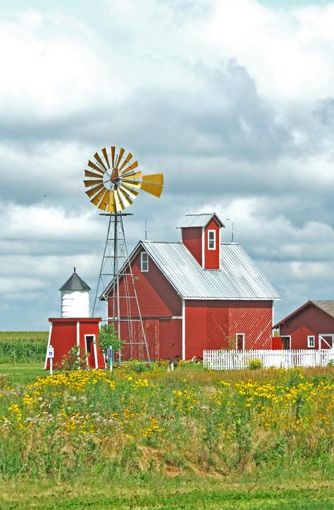 Farm Windmill, Barn Pictures, Country Barns, Barns Sheds, Farm Houses, Beautiful Farm, Square Dance, Farm Photo, Farm Buildings