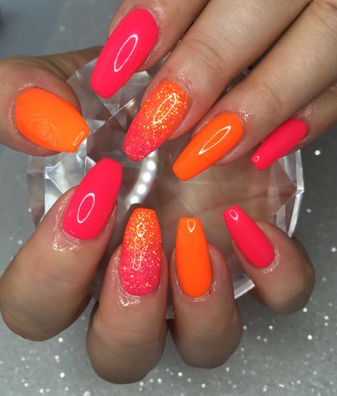 Neon Pink And Orange Nails Art Designs, Neon Oval Acrylic Nails, Holiday Nails Orange And Pink, Bright Summer Acrylic Nails Orange, Bright Orange Gel Nails, Bright Summer Acrylic Nails Glitter, Neon Holiday Nails, Bright Orange And Pink Nails, Orange Gel Nail Designs