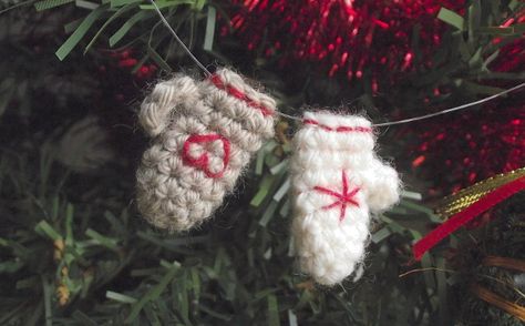 How to crochet tiny mittens ornaments. A free crochet pattern with written instructions (US terms) and charts. Easy and cute. ♥ Ice Skate Ornaments, Crochet Christmas Stocking Pattern, Christmas Knitting Patterns Free, Mitten Ornaments, Crochet Christmas Stocking, Diy Christmas Tree Ornaments, Christmas Stocking Pattern, Crochet Christmas Decorations, Stocking Ornament