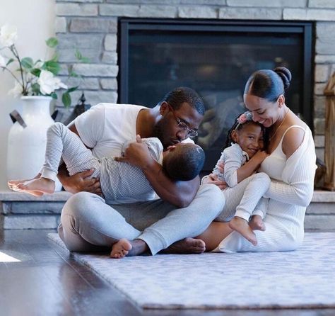 Black Family Vision Board Pictures, Vision Board Relationships Family, Non Traditional Family Photos, Family Aesthetic Black, Mixed Family Goals, Family Asethic, Family Vision Board Pictures, Family Bonding Aesthetic, Young Black Family Goals