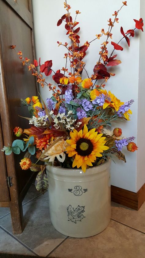 love my old crocks Large Crock Decorating Ideas Fall, Crock Fall Decor, Decorating With Antique Crocks Ideas, Large Crocks Decor Ideas, Decorating Crocks For Fall, Moonshine Jug Decor Ideas, Fall Crock Decor, Antique Primitive Decorating, Crock Flower Arrangements