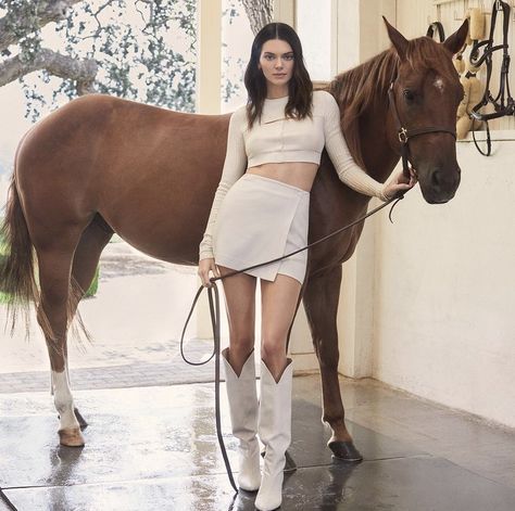 Kendall Jenner Pics, Kendall Jenner Aesthetic, December 4th, Kendall Style, Cool Summer Outfits, Jenner Outfits, Stylish Blouse Design, Jenner Style, Foto Ideas Instagram