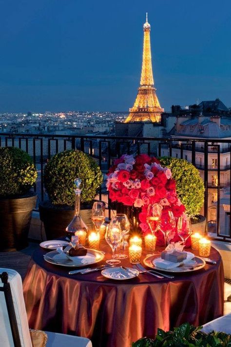 Breathtaking Supper under the Stars | Eiffel Tower ~ Paris #PANDORAvalentinescontest Rooftop Wedding Venue, George V Paris, Candlelit Dinner, Paris Trip, Rooftop Wedding, Bohol, Romantic Places, Sitting Pretty, Four Seasons Hotel