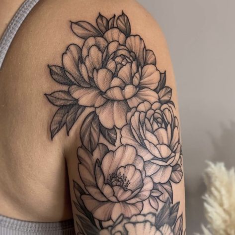 Flower Tattoo Sleeve Men, Lily Tattoos, Leg Tats, Water Lily Tattoos, Shoulder Piece, Beautiful Flower Tattoos, Tattoos For Women Flowers, Forearm Tattoo Women, Flower Tattoo Sleeve