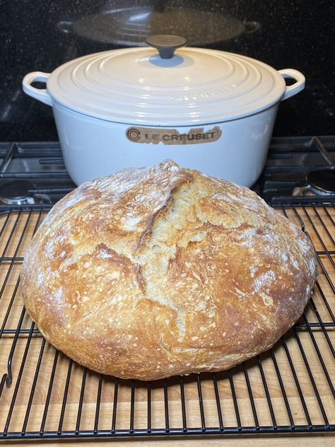 Creuset Recipes, Make Homemade Bread, Le Creuset Recipes, Baking Bad, Peasant Bread, Le Creuset Dutch Oven, Dutch Oven Bread, Le Creuset Cast Iron, Homemade Bread Easy