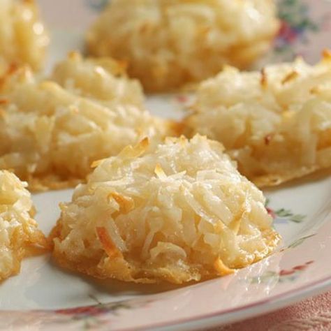 Coconut Macaroons For Passover | Very Best Baking Passover Recipes Dessert, Passover Dinner, Afghan Food Recipes, Easy Chocolate Fudge, Kosher Cooking, Best Baking, Macaroon Recipes, Passover Recipes, Coconut Macaroons