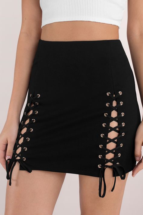 Skirt Lace Up, Lace Up Skirts Outfits, Lace Up Skirts, Diy Goth Clothes, Tennis Dress Outfit, Lace Up Mini Skirt, Goth Skirt, Mini Skirt Fashion, Rok Mini