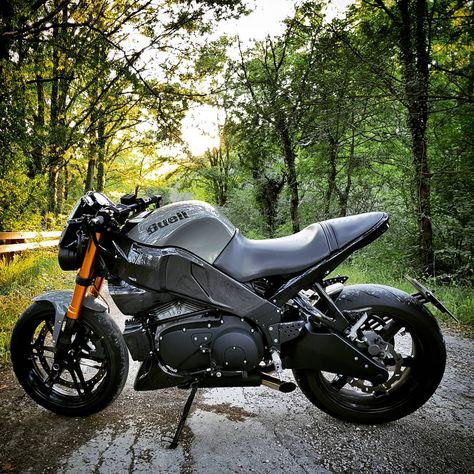 ☣☣☣ . . . #buell #buell_italia #buellxb #bueller #buelllover #buellxb9 #xb9sx #buellxb9sx #xblover #xb #984 #twinmotor #twinmotorcycles… Buell Cafe Racer, Naked Bikes, Buell Motorcycles, Sport Bikes, Concept Cars, Cafe Racer, Bike, Cars, Vehicles