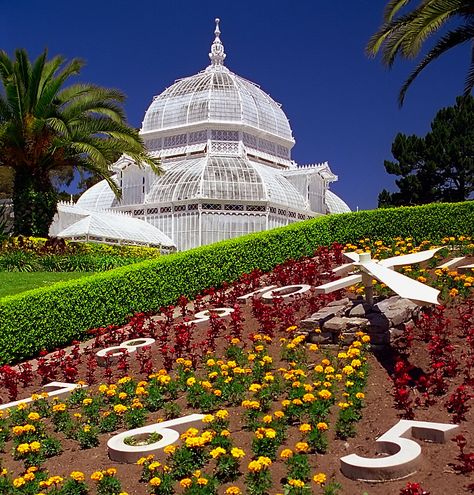 San Francisco - Golden Gate Park "Conservatory Of Flowers & Field Clock" Flowers Building, Golden Gate Park San Francisco, Conservatory Of Flowers, California Trip, City Vacation, Golden Gate Park, San Francisco City, San Francisco Travel, Family Destinations