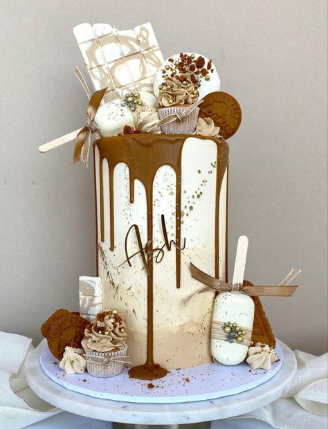 Tall Drip Cake, Layer Cake Anniversaire, Graduation Party Desserts, Biscoff Cake, Tall Cake, Ice Cream Birthday Cake, Chocolate Cake Designs, Cake Style, Fruity Cake