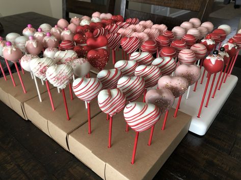 Cake Pops San Valentin, Mini Cakes Tutorial, Valentines Cake Pops, Valentine Chocolate Covered Strawberries, Valentine Cake Pop, Valentines Treats, Valentines Birthday Party, Mickey Mouse Birthday Cake, Valentines Recipes Desserts