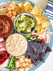 Magnolia Mamas : Mexican Inspired Charcuterie Board Healthy Board Ideas, Charcuterie Board Mexican, Marshmallows Cookies, Easy Charcuterie, Cookies Fruit, Taco Food, Board Party, Charcuterie Inspiration, Charcuterie Platter