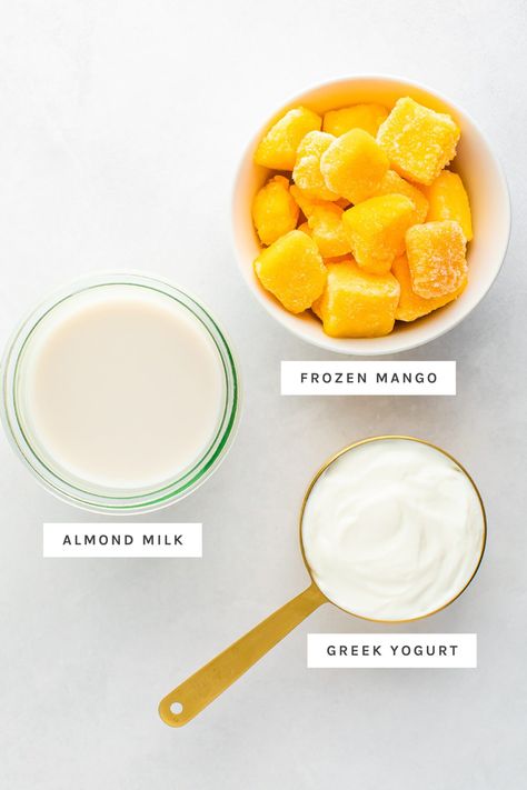 Easy Mango Smoothie, Mango Greek Yogurt, Greek Yogurt Smoothie Recipes, Greek Yogurt Snacks, Grape Smoothie, Greek Yogurt Smoothie, Almond Milk Yogurt, Mango Smoothie Recipes, Lassi Recipes