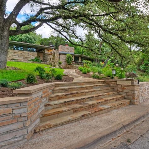 75 Mid-Century Modern Front Yard Landscaping Ideas You'll Love - June, 2024 | Houzz Mid Century Modern Front Yard, Midcentury Garden, Mid Century Backyard, Natural Stone Retaining Wall, Retaining Wall Ideas, Modern Front Yard Landscaping Ideas, Retaining Wall Design, Modern Front Yard Landscaping, Concrete Retaining Walls