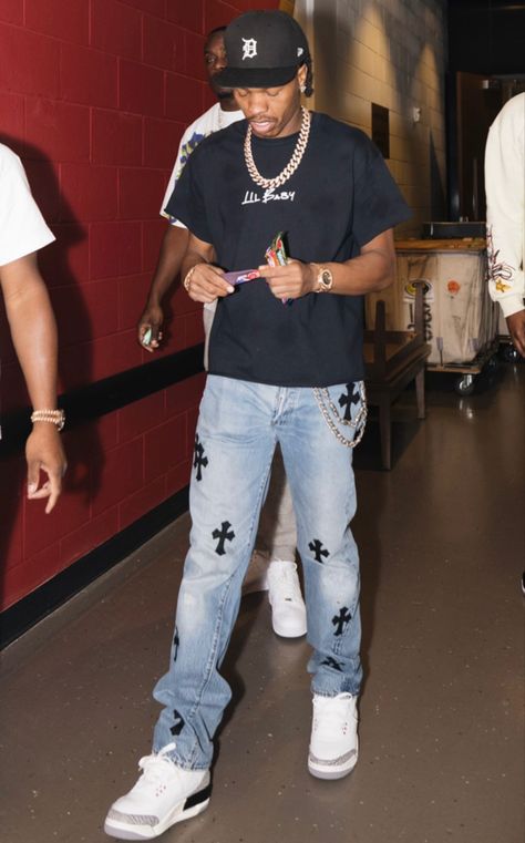 Torn Jeans Outfit, Men Streetwear Outfits, Tuff Fits, Men's Denim Style, Rapper Style, Drippy Outfit, Drip Drip, Rapper Outfits, Denim Tears