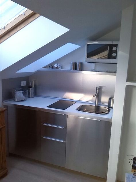 Mini(mal) attic kitchen...... Tiny Attic Kitchen Ideas, Attic Small Kitchen, Mini Kitchen Under Stairs, Small Attic Kitchenette, Small Attic Kitchen Ideas, Tony Kitchen Ideas, Attic Airbnb, Small Attic Kitchen, Attic Kitchenette