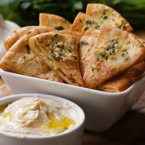 Garlic Parmesan And Herb Pita Chips Pita Chips Recipe, Pita Bread Recipe, Tasty Videos, Pita Chips, Chips Recipe, Pita Bread, Garlic Parmesan, Food Network, Bread Recipe