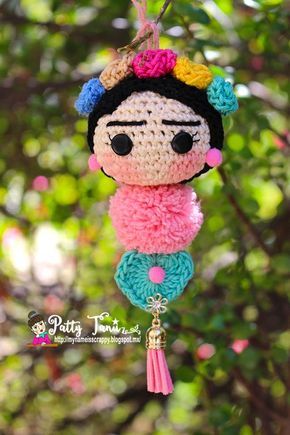 ميدالية مفاتيح, Mexican Doll, Crochet Keychain Pattern, Crochet Bookmarks, Crochet Keychain, Love Crochet, Crochet Accessories, Crochet Gifts, Crochet Dolls