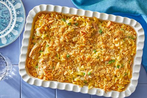 Tuna Noodle Casserole Tuna Noodle Casserole Recipe, Noodle Casserole Recipes, Pasta Alfredo, Tuna Noodle, Tuna Noodle Casserole, Tuna Casserole, Ceramic Baking Dish, Noodle Casserole, Tuna Recipes