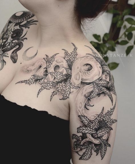 Tattoo Beautiful, Serpent Tattoo, Special Tattoos, Wicked Tattoos, Snake Tattoo Design, Sweet Tattoos, Chest Tattoos For Women, Chest Piece Tattoos, Bff Tattoos