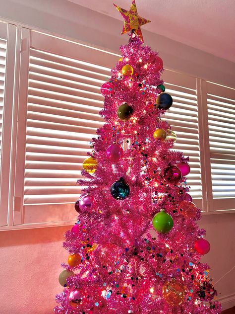 2000s Winter, Mom Show, Winter Y2k, Pink Christmas Tree, Friend Tattoos, Son Gift, Christmas Aesthetic, Pink Christmas, House Decor