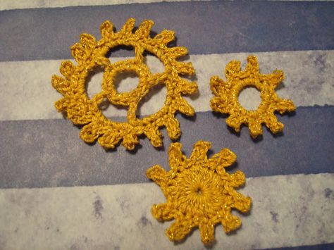 Old Hair Styles, Steampunk Crochet, Punk Crochet, Granny Square Project, Flat Crochet, Crochet Amiguri, Gears And Cogs, Tying Knots, Themed Christmas Tree