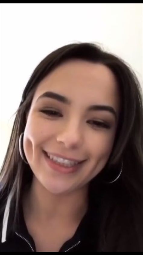 Amelia Greys Anatomy, Girls With Dimples, Vanessa Merrell, Afghan Girl, Eyes Artwork, Baby Blue Aesthetic, Body Hygiene, Shoes Heels Classy, Profile Pictures Instagram