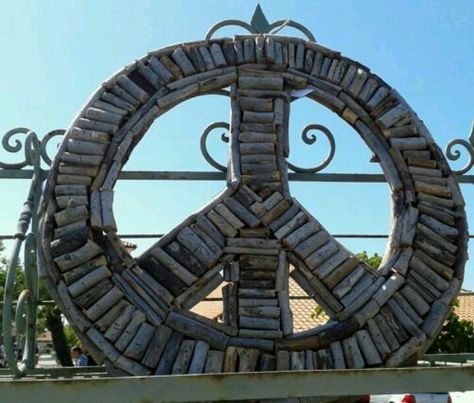 #Peace in #San Clemente at #The Adobe Winery Ideas, Imagine Peace, Repurposed Projects, Cork Ideas, Wine Cork Art, Champagne Corks, Upcycle Ideas, Cork Art, Wine Cork Crafts