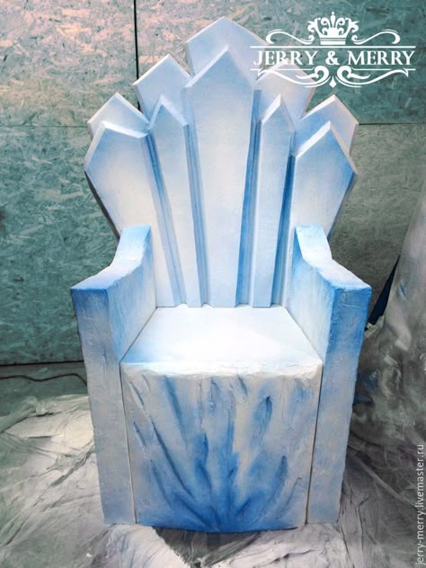 Aurora Borealis Party Decorations, Frozen Stage Design, Frozen Christmas Decorations, Frozen Jr, Frozen Musical, Frozen Birthday Party Decorations, Elsa Birthday Party, Frozen Castle, Frozen Decorations