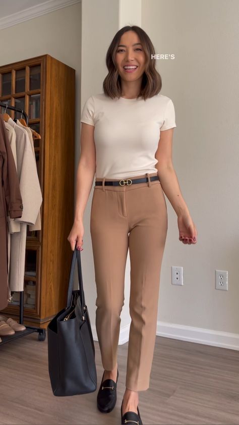 Khaki Pants Outfit, Khaki Slacks, Smart Casual Office, Office Casual Outfit, Wardrobe Planning, Casual Work Outfit, Spring Fashion Outfits, Office Casual, Business Casual Outfits