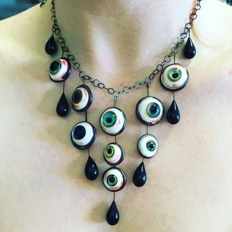 Weird Necklaces Aesthetic, Eldritch Fashion, Eyeball Clothes, Weird Necklaces, Eyeball Aesthetic, Weird Necklace, Eyeball Jewelry, Eyeball Necklace, Piskel Art