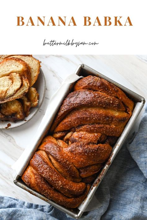 A loaf of banana babka with cinnamon swirl Cinnamon Twist Bread Recipe, Twisted Cinnamon Bread, Cinnamon Roll Bread Loaf, Cinnamon Twist Loaf, Banana Babka, Cinnamon Twist Bread, Twist Bread, Cinnamon Babka, Cinnamon Loaf