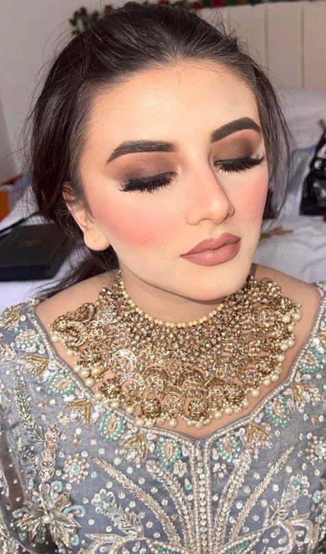 Baby Shower Makeup Ideas Indian, Pink Cheeks Makeup, Hania Amir Makeup, Makeup For Grey Dress, Pakistani Makeup Looks, Cheeks Makeup, Photographic Makeup, Pakistani Makeup, Mehndi Hairstyles