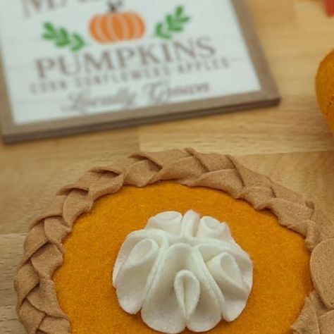 Missy's Felt Market on Instagram: "Pumpkin Spice Lattes are at the box chains, so you know it's not too early for a fake pumpkin pie 🎃 This cute 5 inch mini pie 🥧 is made of US wool-blend felt and would make a great pretend play toy or decoration for Autumn 🍁 Find it in my Etsy shop! #pumpkinspiceseason #feltfood #pumpkinseason #feltplayfood #pumpkinpie #thanksgiving🦃 #playkitchen #pretendplay #fallbaking #freshbaked #playfood" Pumpkin Pie Dramatic Play, Pumpkin Patch Pretend Play, Felt Pie Crust, Felt Pie Banner, Felt Pie, Felt Pumpkin Pie, Diy Felt Pie Play Food, Fake Pie, Pumpkin Pie Crust