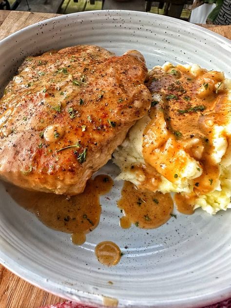 Black Pepper and Paprika Smothered Pork Chops The Tipsy Housewife, Tipsy Housewife, Creamy Mashed Potatoes Recipe, Smothered Pork, Pork Chop Recipes Baked, Pork Chop Dinner, Smothered Pork Chops, Pork Ham, Pork Dinner