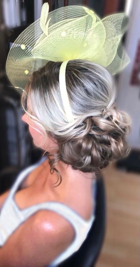 Hair With Fascinator Hairstyles, Hairstyles With Fascinator, Races Hairstyles, Wedding Hair Mother Of Bride, Races Hair, Relaxed Updo, Mother Of The Groom Hairstyles, Bride Updo, Occasion Hair