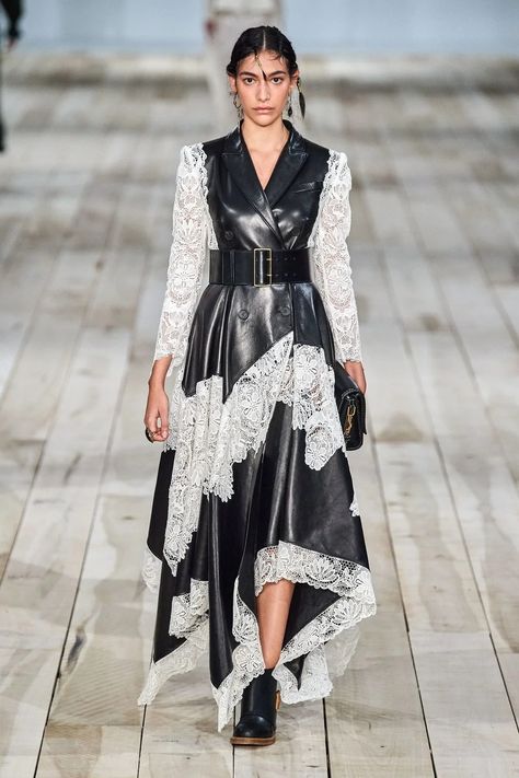 Alexander Mcqueen 2020, Ideal Wardrobe, Mcqueen Fashion, 2020 Fashion Trends, Vogue Australia, Black And White Dress, Fashion Show Collection, Fashion 2020, Vogue Paris