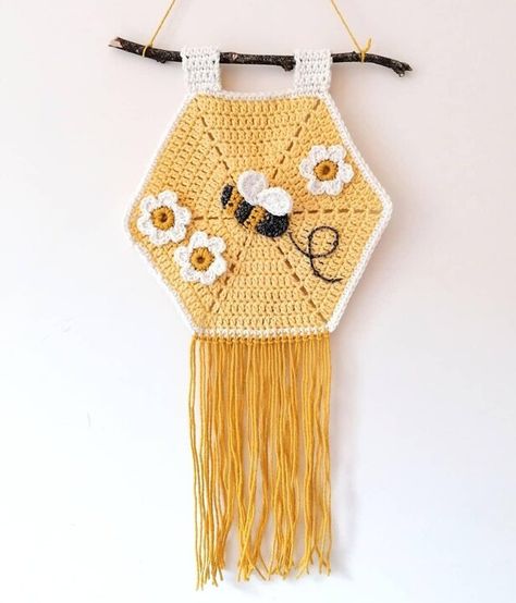 Yarn Clothing, Bee Room, Crochet Wall Hanging, Bee Crochet, Hanging Crochet, Crochet Wall Art, Baby Wall, Crochet Wall Hangings, Crochet Bee