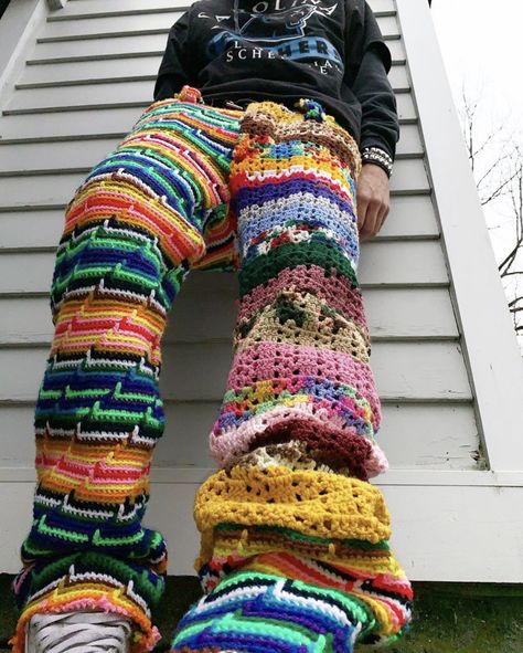 Weird Pants Fashion, Stacked Crochet Pants, Crochet Scrap Yarn Pants, Crochet Stacked Pants, Yarn Pants Jeans, Crochet Patchwork Pants, Crochet Street Style, Crochet Pants Outfit, Art On Pants