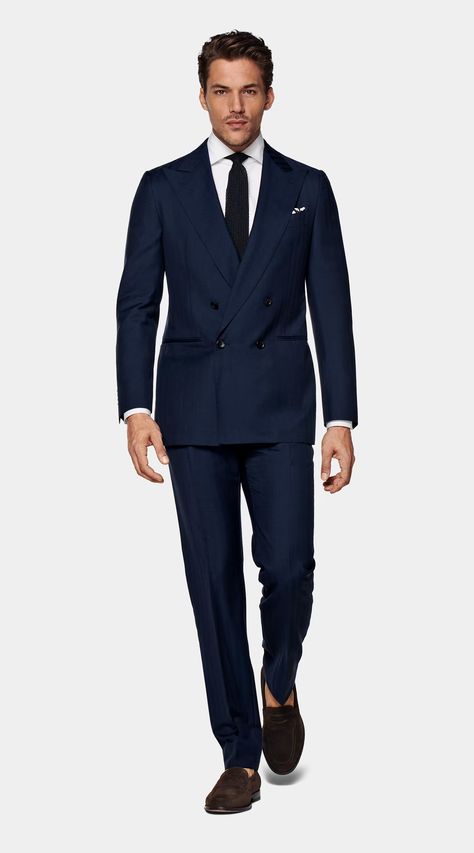 With its slim tailoring, bold peak lapel, and jetted pockets, this sleek mid-blue 4-button Havana suit is the perfect balance of classic style details and all-occasion versatility. Mens Formal Outfits, Interchangeable Wardrobe, Herringbone Suit, Closet Wishlist, Custom Made Suits, Italian Suit, Mens Fashion Blazer, Slim Fit Blazers, Navy Suit