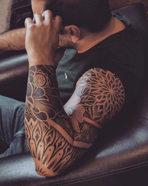 Geometric And Realism Tattoo, Sleeve Tattoos For Guys Geometric, Men’s Quarter Sleeve Tattoo, 6rilink Tattoo, Geometric Tattoo Sleeve Designs Men, Geometric Tattoo Men Sleeve, Mens Elbow Tattoo Ideas, Mens Mandala Tattoo, Arm Tattoo Geometric